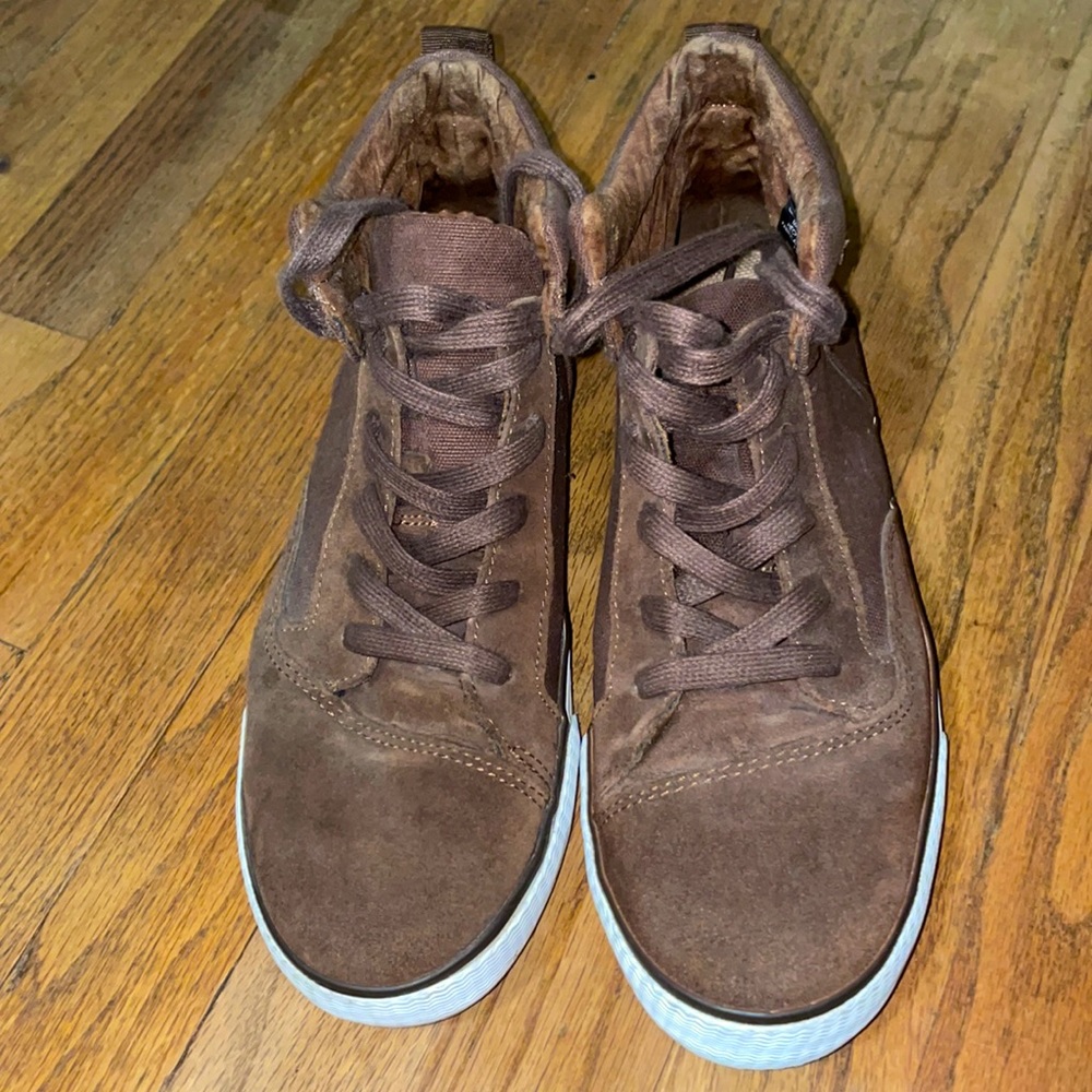 Womans toms high tops in brown size 8 great condition!